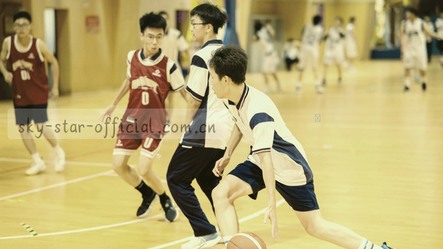 蓝色背景上白色电话图标，下方写有“联系方式”